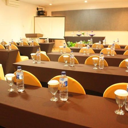 Liras Hotel Syariah Pulupanda Zewnętrze zdjęcie
