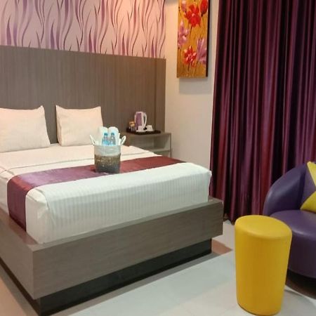 Liras Hotel Syariah Pulupanda Zewnętrze zdjęcie